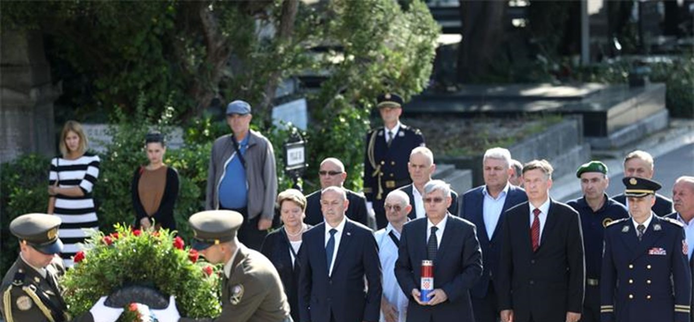 Za poginule u Domovinskom ratu položeni vijenci na Mirogoju